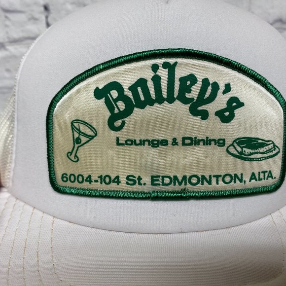 Vintage Hat Cap Snapback White Trucker Mesh Bailey's Lounge and Dining Patch - Picture 6 of 10